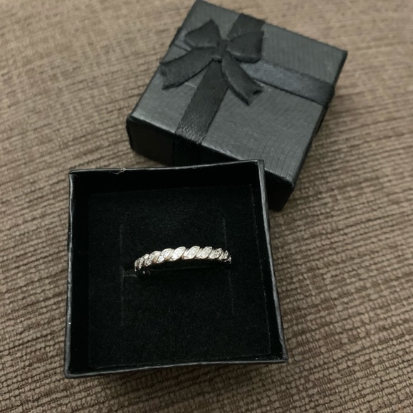 Sterling silver eternity ring - Picture 2 of 2